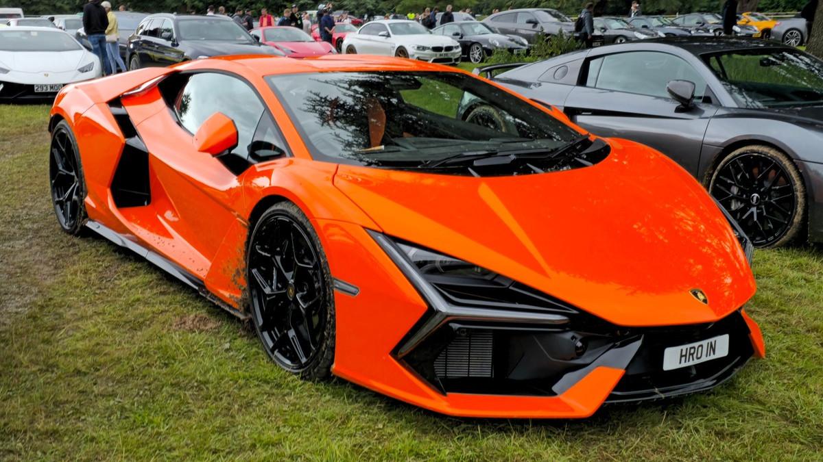 Lamborghini Revuelto